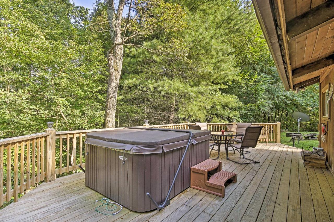 Secluded Stanardsville Cabin With 10 Acres And Hot Tub Exterior photo