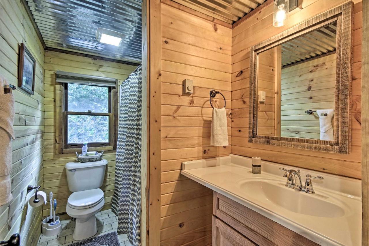 Secluded Stanardsville Cabin With 10 Acres And Hot Tub Exterior photo